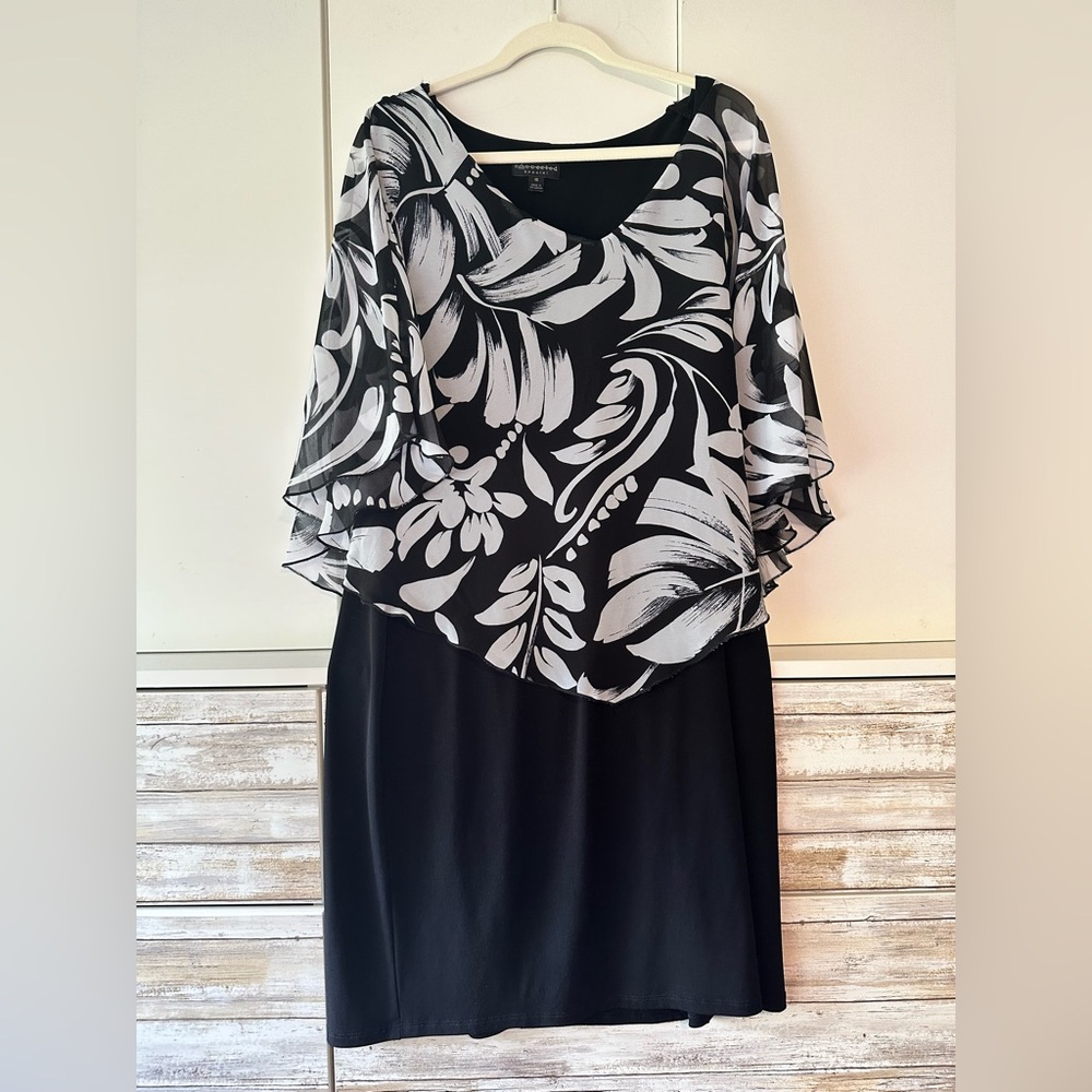 🌺 Connected Apparel Women’s Size 16 Black White Floral Overlay Dress